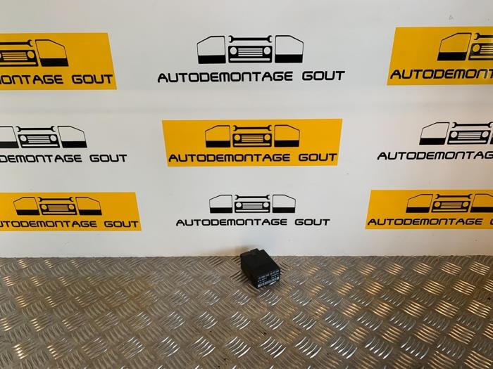 Gebruikte Computer Verlichting Mercedes V (638.2) V-220 2.2 CDI 16V Prijs € 29,99 Margeregeling aangeboden door Autodemontage Gout