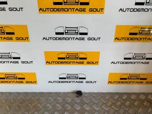 Gebruikte Schakelaar Centr. Deurvergrendeling Volkswagen Golf VII (AUA) 2.0 R-line 4Motion 16V Prijs € 14,99 Margeregeling aangeboden door Autodemontage Gout