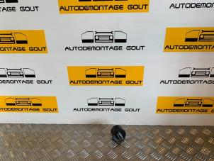 Gebruikte Schakelaar Licht Volkswagen Golf VII (AUA) 1.4 TSI 16V Prijs € 24,99 Margeregeling aangeboden door Autodemontage Gout