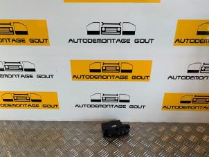 Gebruikte Schakelaar (diversen) Mercedes B (W245,242) 2.0 B-200 16V Prijs € 34,99 Margeregeling aangeboden door Autodemontage Gout