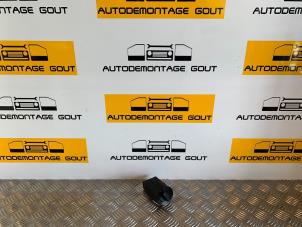 Gebruikte Schakelaar Licht Volkswagen Golf IV (1J1) 1.4 16V Prijs € 14,99 Margeregeling aangeboden door Autodemontage Gout
