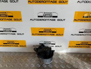 Gebruikte Chaufage Ventilatiemotor Opel Combo 1.3 CDTI 16V ecoFlex Prijs € 39,99 Margeregeling aangeboden door Autodemontage Gout