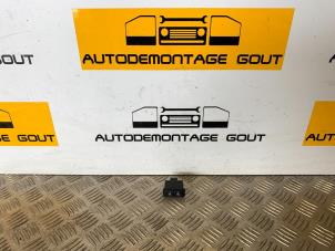 Gebruikte Elektrisch Raam Schakelaar Austin Mini Open (R52) 1.6 16V Cooper S Prijs € 9,95 Margeregeling aangeboden door Autodemontage Gout