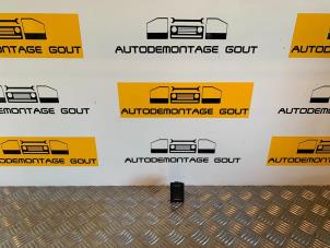 Gebruikte Alarmlicht Schakelaar Volkswagen Golf VII (AUA) 1.2 TSI 16V Prijs € 14,99 Margeregeling aangeboden door Autodemontage Gout