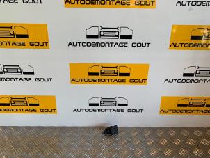 Gebruikte Schakelaar Remlicht Audi TT (8N3) 1.8 20V Turbo Quattro Prijs € 9,95 Margeregeling aangeboden door Autodemontage Gout