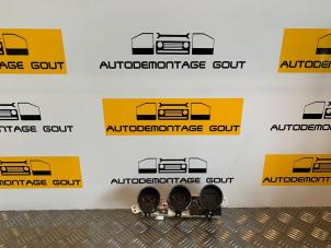 Gebruikte Display Interieur Nissan 350 Z (Z33) 3.5 V6 24V Prijs € 49,99 Margeregeling aangeboden door Autodemontage Gout