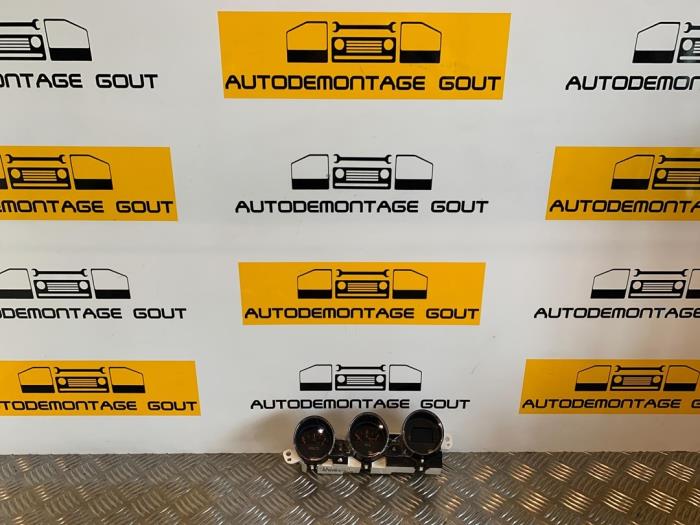 Gebruikte Display Interieur Nissan 350 Z (Z33) 3.5 V6 24V Prijs € 49,99 Margeregeling aangeboden door Autodemontage Gout