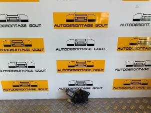 Gebruikte Motor electrisch raam Mini Mini (R56) 1.6 16V Cooper Prijs € 19,99 Margeregeling aangeboden door Autodemontage Gout