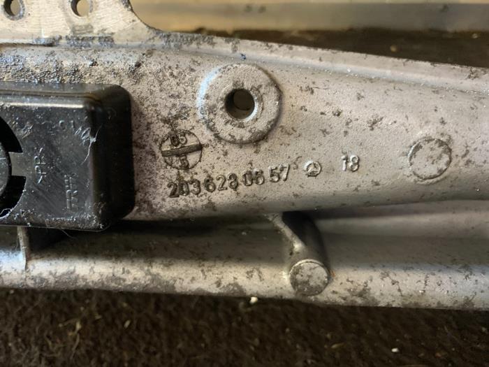 Subframe van een Mercedes-Benz CLK (C209) 1.8 200K 16V 2006