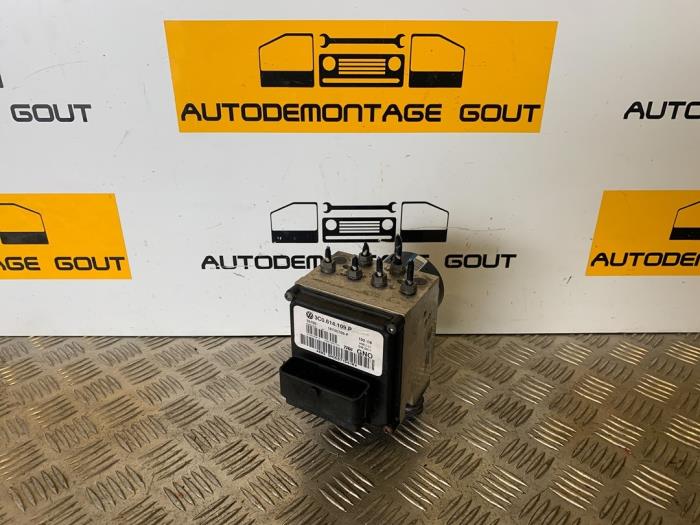 Gebruikte ABS Pomp Volkswagen Passat CC (357) 3.6 FSI R36 24V V6 4Motion Prijs € 75,00 Margeregeling aangeboden door Autodemontage Gout