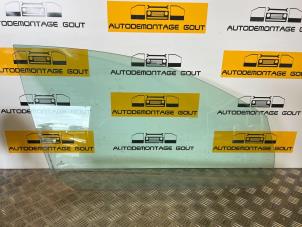 Gebruikte Deurruit 4Deurs rechts-voor Volkswagen Golf V (1K1) 1.6 FSI 16V Prijs € 35,00 Margeregeling aangeboden door Autodemontage Gout