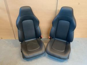 Gebruikte Voorstoelen links + rechts Chrysler Crossfire Roadster 3.2 V6 18V Prijs € 799,99 Margeregeling aangeboden door Autodemontage Gout