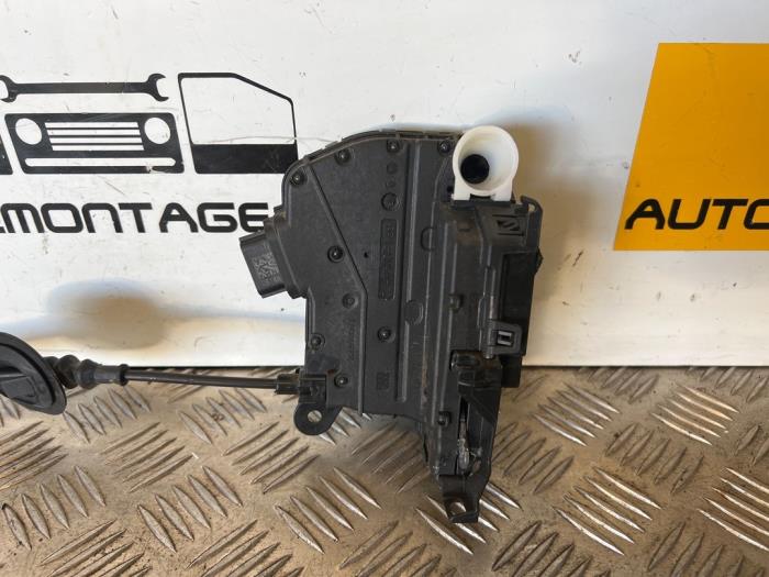Portierslot Mechaniek 4Deurs links-voor van een Renault Twingo III (AH) 0.9 Energy TCE 90 12V 2015