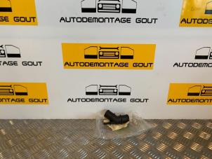 Gebruikte Waterpijp Volkswagen Golf V (1K1) 3.2 R32 V6 24V 4Motion Prijs € 9,95 Margeregeling aangeboden door Autodemontage Gout