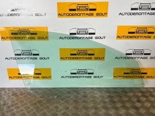 Gebruikte Deurruit 4Deurs rechts-voor Volkswagen Passat (3C2) 1.9 TDI Prijs € 34,99 Margeregeling aangeboden door Autodemontage Gout