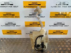 Gebruikte Ruitensproeiertank voor Seat Leon (1P1) Prijs € 19,99 Margeregeling aangeboden door Autodemontage Gout