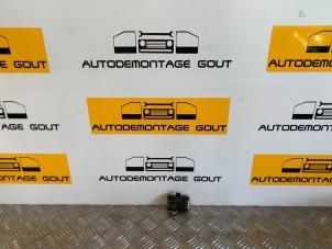 Gebruikte Sensor regen Renault Trafic New (JL) 2.5 dCi 16V 145 Prijs € 29,99 Margeregeling aangeboden door Autodemontage Gout