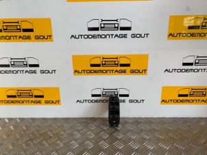 Gebruikte Elektrisch Raam Schakelaar Volvo V50 (MW) 2.4 D5 20V Prijs € 29,99 Margeregeling aangeboden door Autodemontage Gout