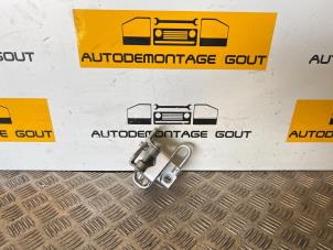 Gebruikte Scharnier deur rechts-achter Volkswagen Golf VI (5K1) 1.4 TSI 122 16V Prijs € 24,99 Margeregeling aangeboden door Autodemontage Gout