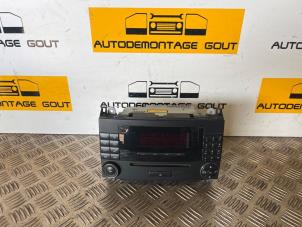 Gebruikte Radio CD Speler Mercedes B (W245,242) 2.0 B-180 CDI 16V Prijs € 49,99 Margeregeling aangeboden door Autodemontage Gout