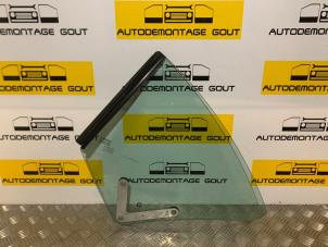 Gebruikte Ruit 2Deurs links-achter Renault Megane II CC (EM) 2.0 16V Prijs € 39,99 Margeregeling aangeboden door Autodemontage Gout