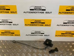 Gebruikte Cabriodak vergrendelslot Mercedes SLK (R170) Prijs € 59,99 Margeregeling aangeboden door Autodemontage Gout