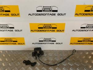 Gebruikte Cabriodak vergrendelslot Mercedes SLK (R170) Prijs € 59,99 Margeregeling aangeboden door Autodemontage Gout