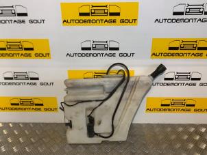 Gebruikte Ruitensproeiertank voor Mercedes SLK (R170) Prijs € 34,99 Margeregeling aangeboden door Autodemontage Gout