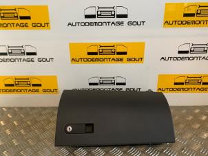 Gebruikte Dashboardkastje Volkswagen Multivan T5 (7E/7HC/7HF/7HM) Prijs € 99,95 Margeregeling aangeboden door Autodemontage Gout