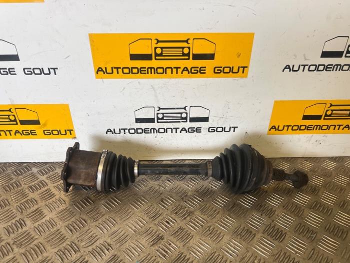 Gebruikte Aandrijfas links-voor Volkswagen Passat Variant (3C5) 2.0 TDI 140 Prijs € 59,99 Margeregeling aangeboden door Autodemontage Gout