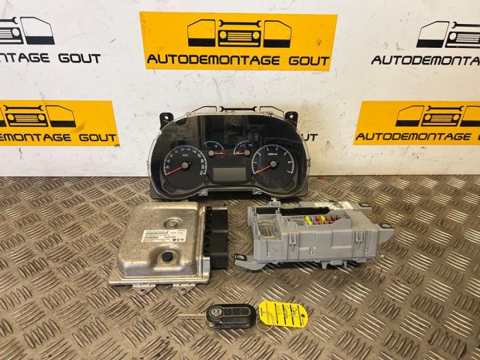 Gebruikte Kontaktslot + computer Opel Combo 1.3 CDTI 16V ecoFlex Prijs € 149,99 Margeregeling aangeboden door Autodemontage Gout