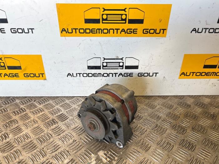 Gebruikte Dynamo Mercedes MB 100D (631/643) MB 100D Prijs € 149,99 Margeregeling aangeboden door Autodemontage Gout
