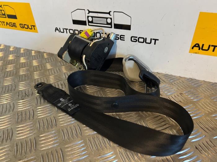 Veiligheidsgordel rechts-voor van een Volkswagen Caddy III (2KA,2KH,2CA,2CH) 2.0 SDI 2008