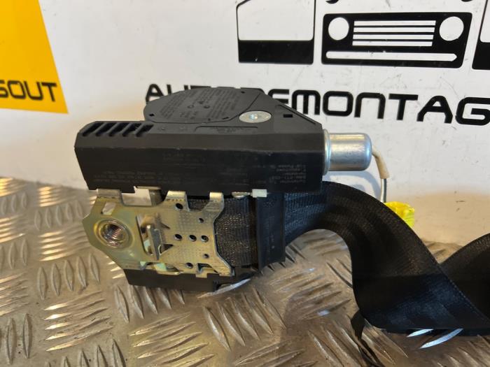 Veiligheidsgordel rechts-voor van een Volkswagen Caddy III (2KA,2KH,2CA,2CH) 2.0 SDI 2008