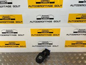 Gebruikte Binnenspiegel Mini Mini (R56) 1.6 16V Cooper Prijs € 19,99 Margeregeling aangeboden door Autodemontage Gout