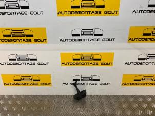 Gebruikte Deurvanger 2Deurs rechts Mercedes Vito (639.6) 2.2 109 CDI 16V Prijs € 19,99 Margeregeling aangeboden door Autodemontage Gout