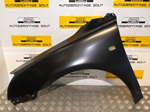 Gebruikte Spatbord links-voor Toyota Avensis (T25/B1D) Prijs € 29,99 Margeregeling aangeboden door Autodemontage Gout