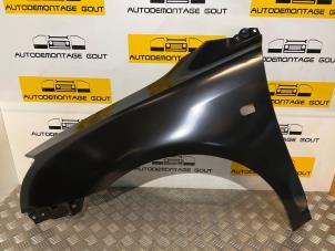Gebruikte Spatbord links-voor Toyota Avensis Wagon (T25/B1E) Prijs € 29,99 Margeregeling aangeboden door Autodemontage Gout