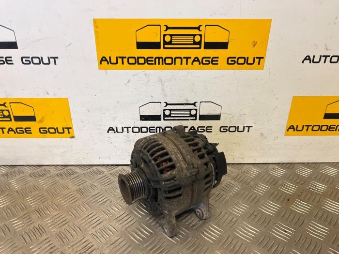 Gebruikte Dynamo Opel Vivaro 2.5 CDTI DPF Prijs € 49,99 Margeregeling aangeboden door Autodemontage Gout