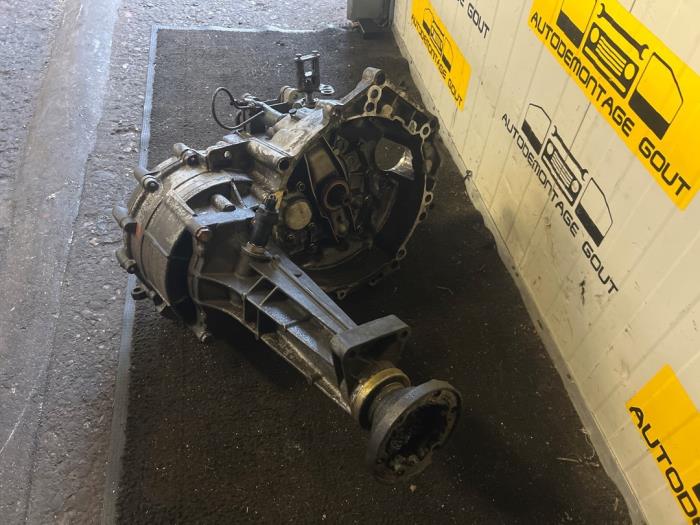 Versnellingsbak van een Volkswagen Transporter T4 1.9 TD 2000