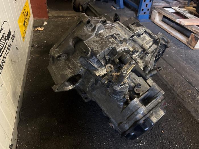Versnellingsbak van een Volkswagen Transporter T4 1.9 TD 2000