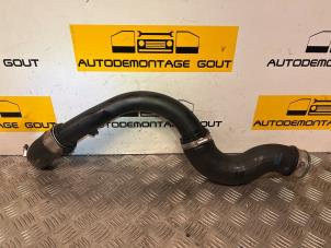 Gebruikte Intercooler Buis Volkswagen Transporter T5 2.0 TDI DRF Prijs € 24,99 Margeregeling aangeboden door Autodemontage Gout