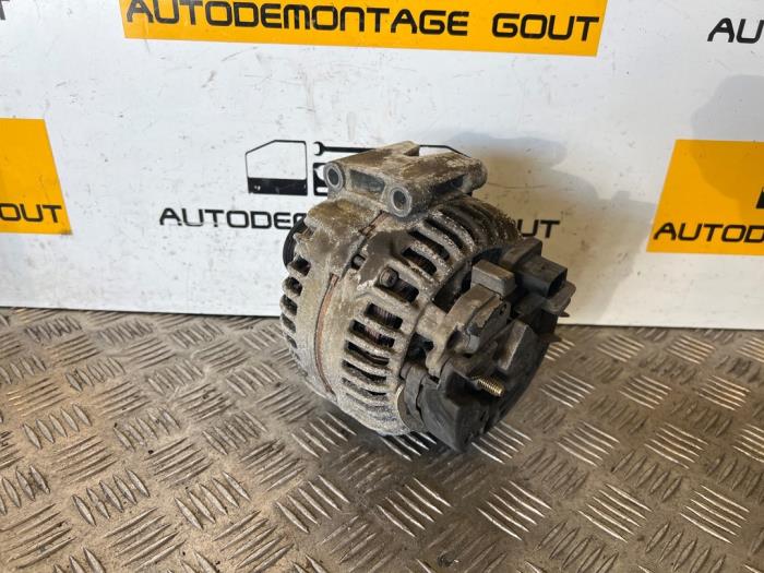 Dynamo van een Mercedes-Benz Vito (639.6) 2.2 109 CDI 16V 2006