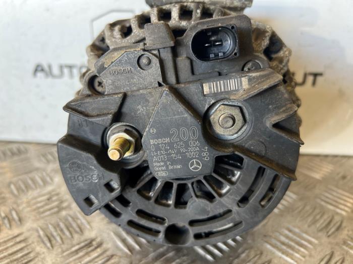 Dynamo van een Mercedes-Benz Vito (639.6) 2.2 109 CDI 16V 2006