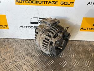 Dynamo van een Mercedes-Benz Vito (639.6) 2.2 109 CDI 16V 2006