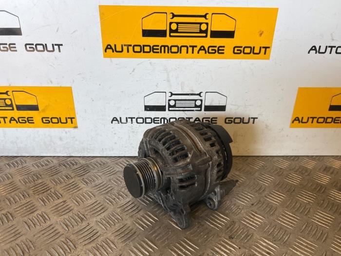 Gebruikte Dynamo Volkswagen Transporter T5 1.9 TDi Prijs € 24,99 Margeregeling aangeboden door Autodemontage Gout