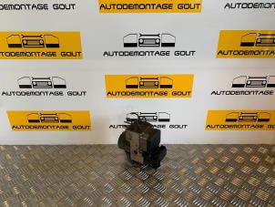 Gebruikte ABS Pomp Mercedes V (638.2) V-220 2.2 CDI 16V Prijs € 49,99 Margeregeling aangeboden door Autodemontage Gout