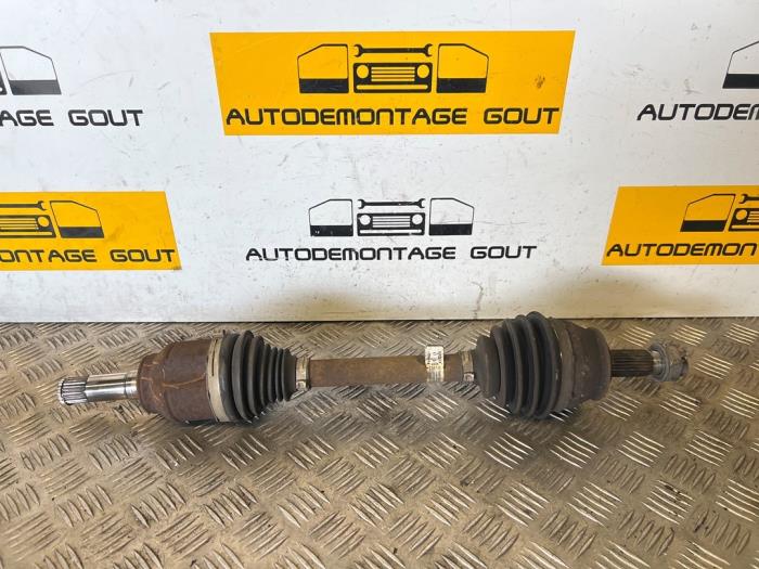 Gebruikte Aandrijfas links-voor Fiat Doblo Cargo (263) 1.3 MJ 16V DPF Euro 5 Prijs € 35,00 Margeregeling aangeboden door Autodemontage Gout