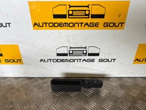 Gebruikte Schakelaar Centr. Deurvergrendeling Audi TT Roadster (8N9) 1.8 20V Turbo Prijs € 24,99 Margeregeling aangeboden door Autodemontage Gout