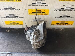 Gebruikte Versnellingsbak Renault Trafic New (FL) 2.0 dCi 16V 115 Prijs € 424,99 Margeregeling aangeboden door Autodemontage Gout